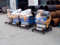 福瑞得機(jī)械5臺壓路機(jī)，一臺混凝土整平機(jī)及時發(fā)貨